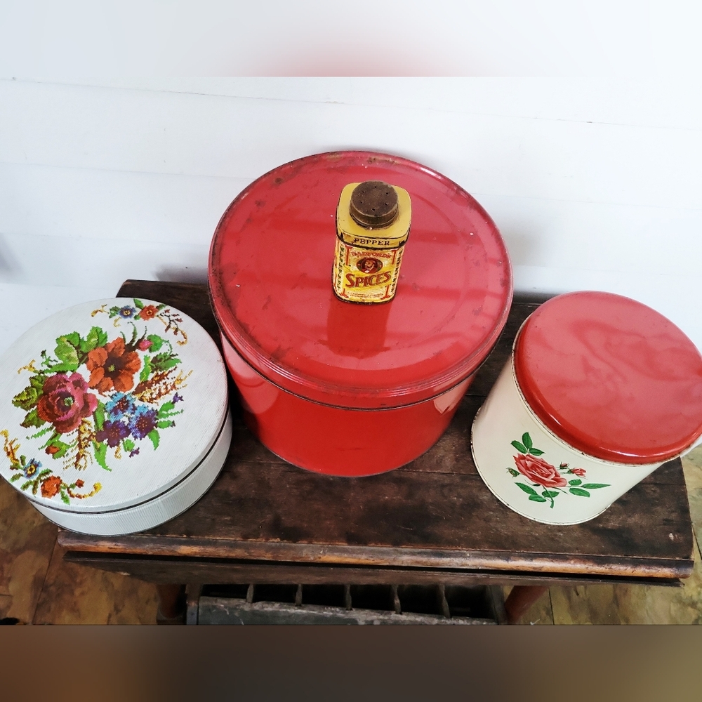 Vintage Cottagecore Shabby Chic Red Floral Tin Collection Set Of 4 - Picture 3 of 14